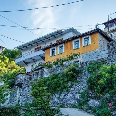 Pensionat Grandma'S Gjirokastër