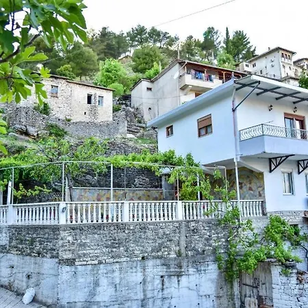 Pensionat Grandma'S Gjirokastër