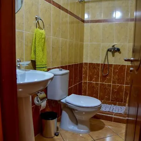 Grandma'S * Gjirokaster